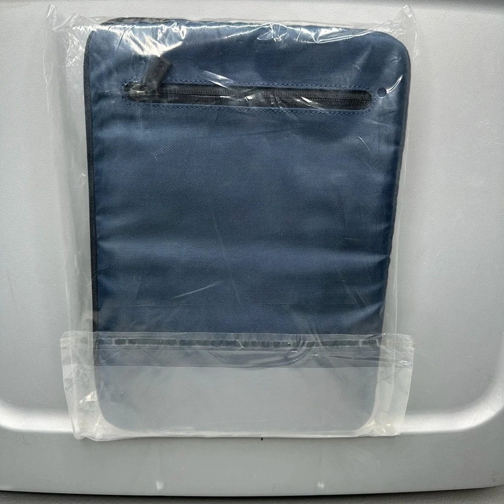 Incipio Padded Tablet Case BRAND NEW (12”x8.75”)